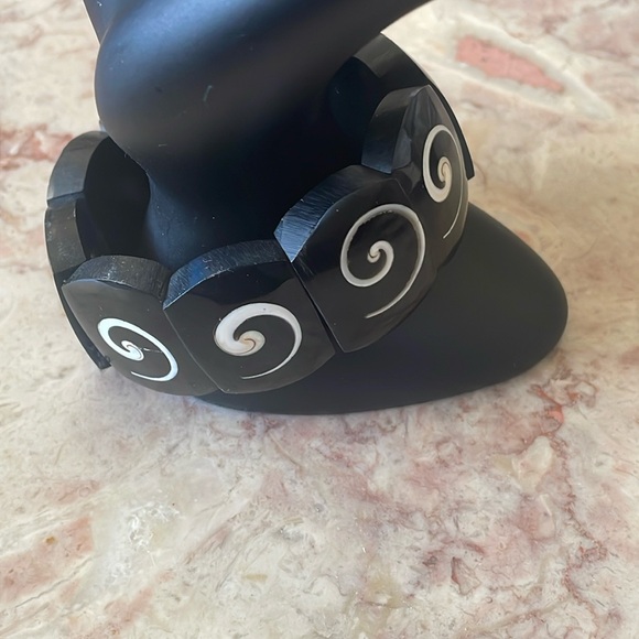 EUC~Woman’s Set Of 5 Vintage Black Bracelet Lot - Picture 4 of 11